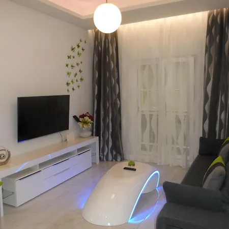 Laura White Tower Thessaloníki