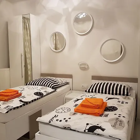 Laura White Tower Selanik